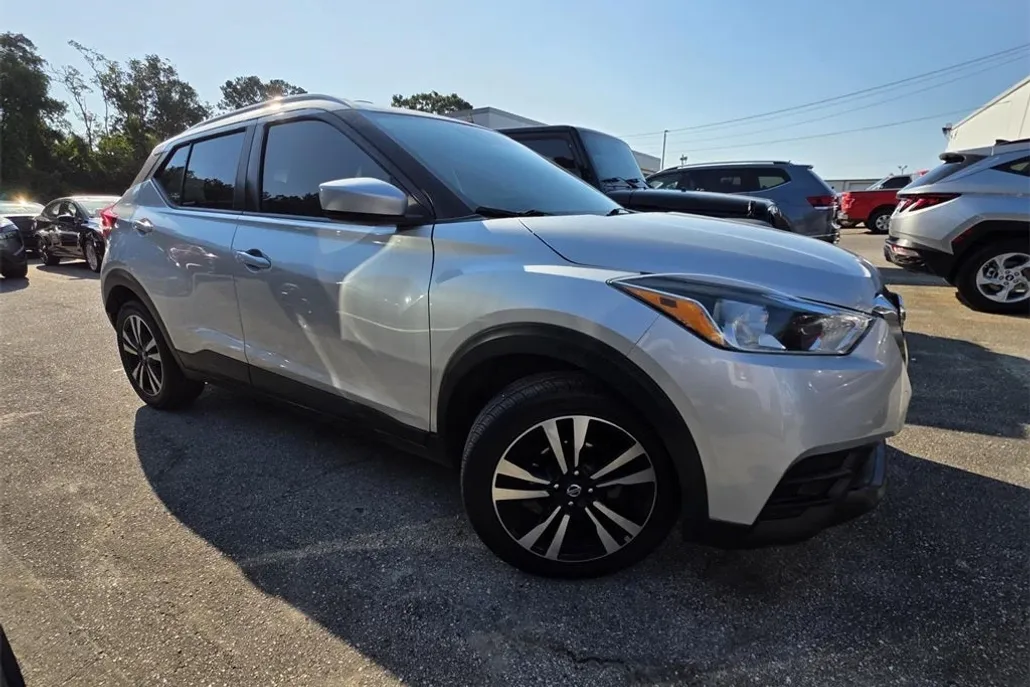 2020 Nissan Kicks SV photo 1