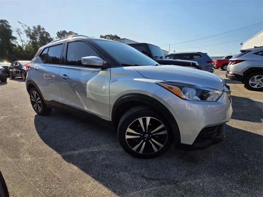 2020 Nissan Kicks SV photo 1
