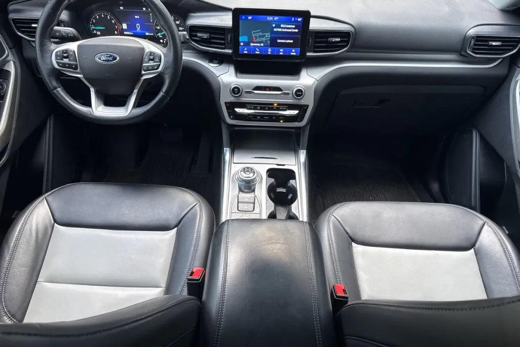 2022 Ford Explorer XLT photo 1