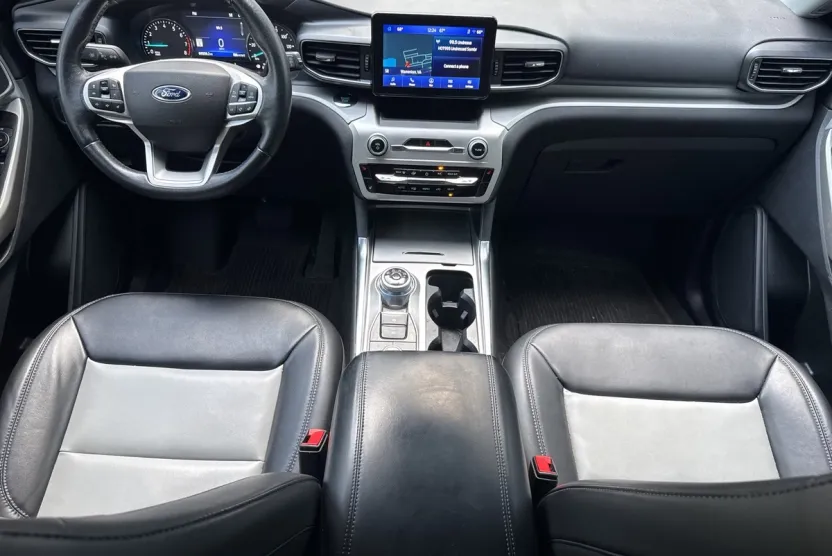 2022 Ford Explorer XLT photo 1