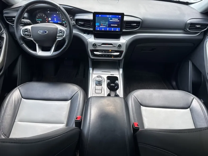 2022 Ford Explorer XLT photo 1