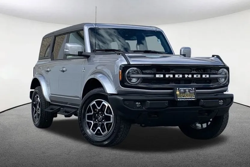 2024 Ford Bronco Outer Banks photo 1