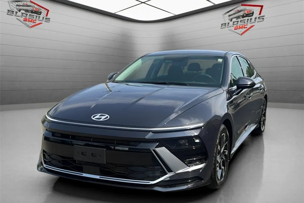2024 Hyundai Sonata SEL photo 1