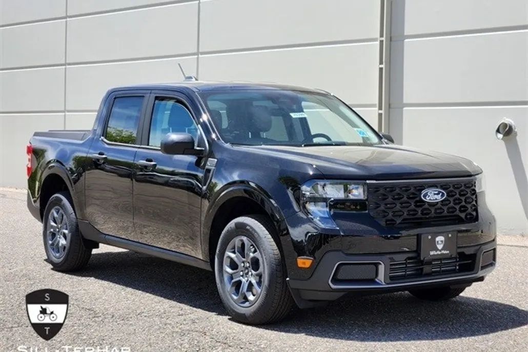 2025 Ford Maverick XLT photo 1