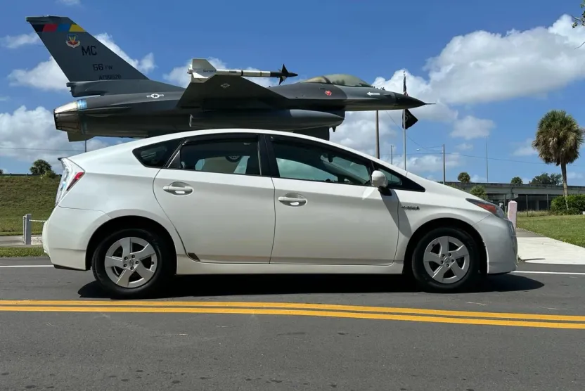2011 Toyota Prius Three photo 1