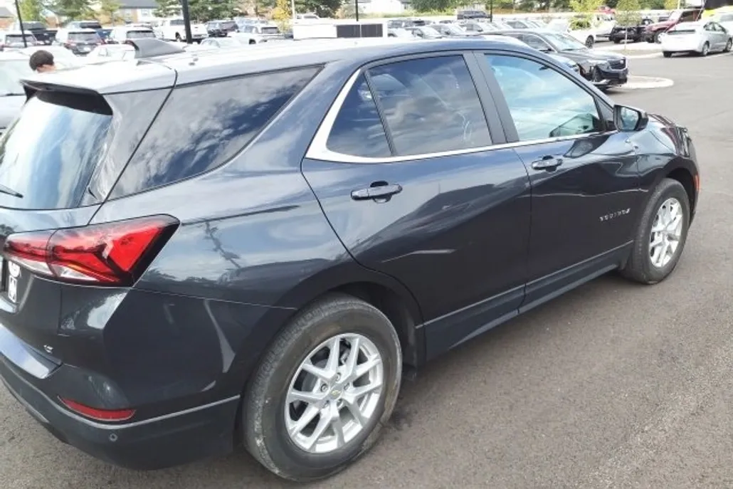 2022 Chevrolet Equinox LT photo 1