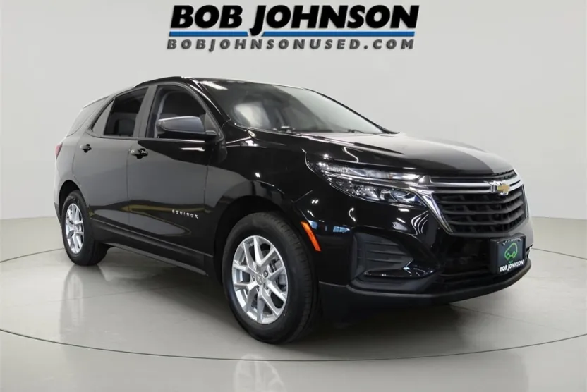 2023 Chevrolet Equinox LS photo 1