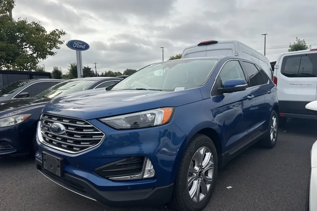 2023 Ford Edge Titanium photo 1