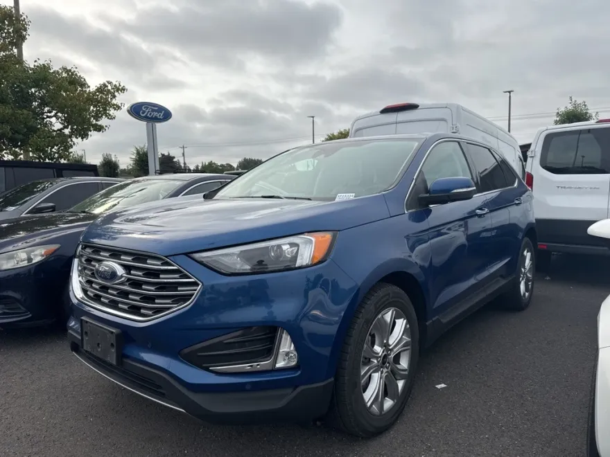 2023 Ford Edge Titanium photo 1