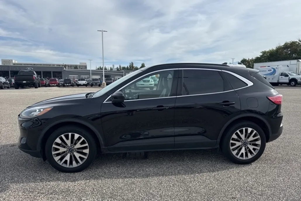 2022 Ford Escape Titanium photo 1