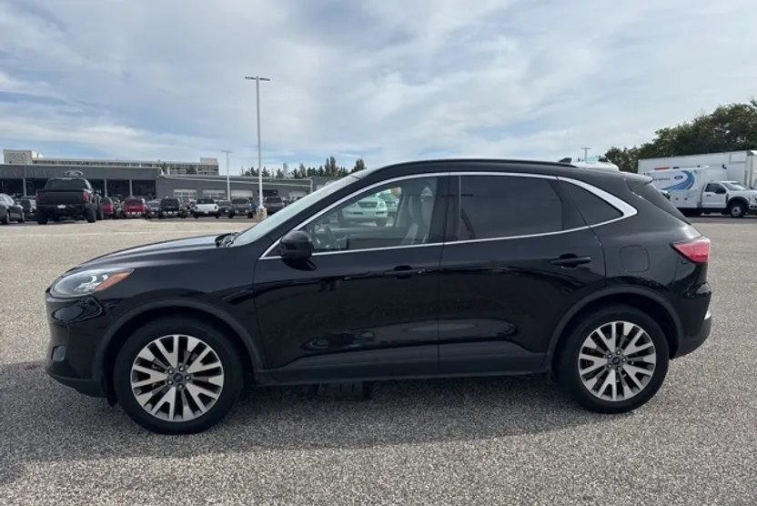 2022 Ford Escape Titanium photo 1