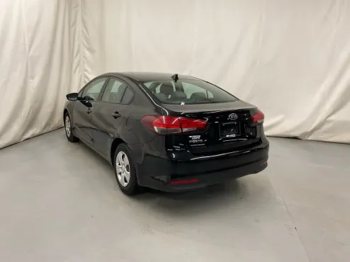 2017 Kia Forte LX Base photo 4