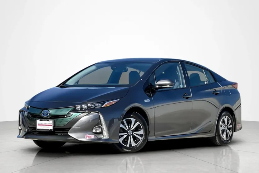 2017 Toyota Prius Prime Advanced photo 1