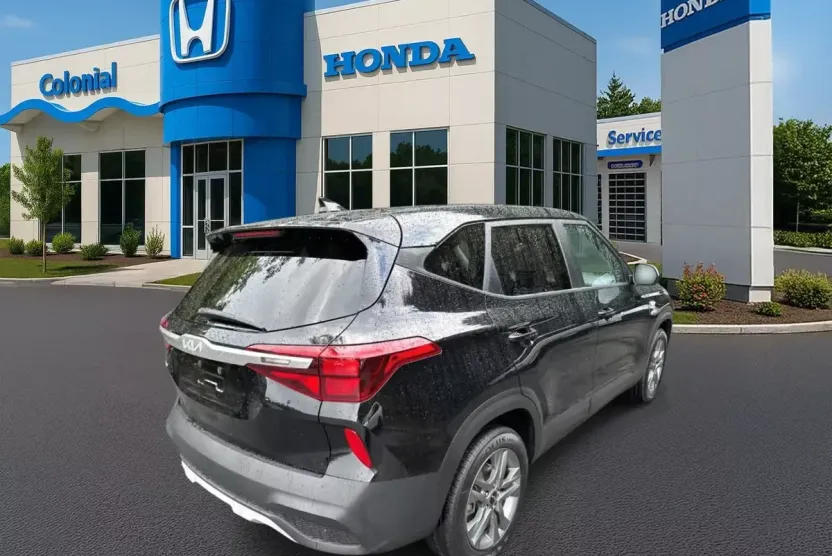2022 Kia Seltos LX photo 1