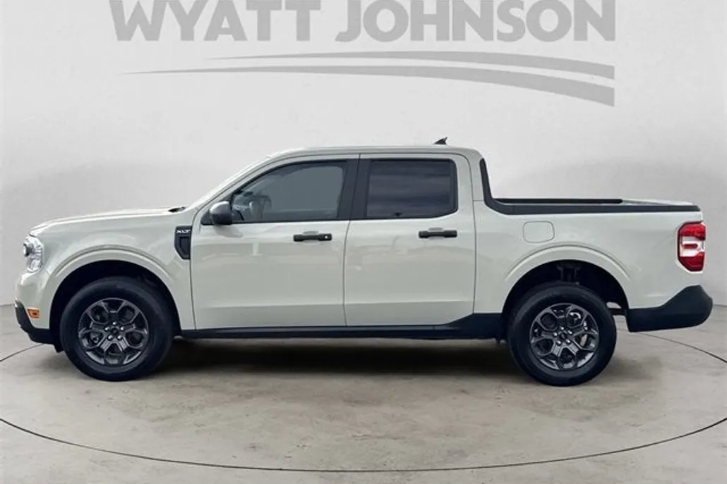 2024 Ford Maverick XLT photo 1