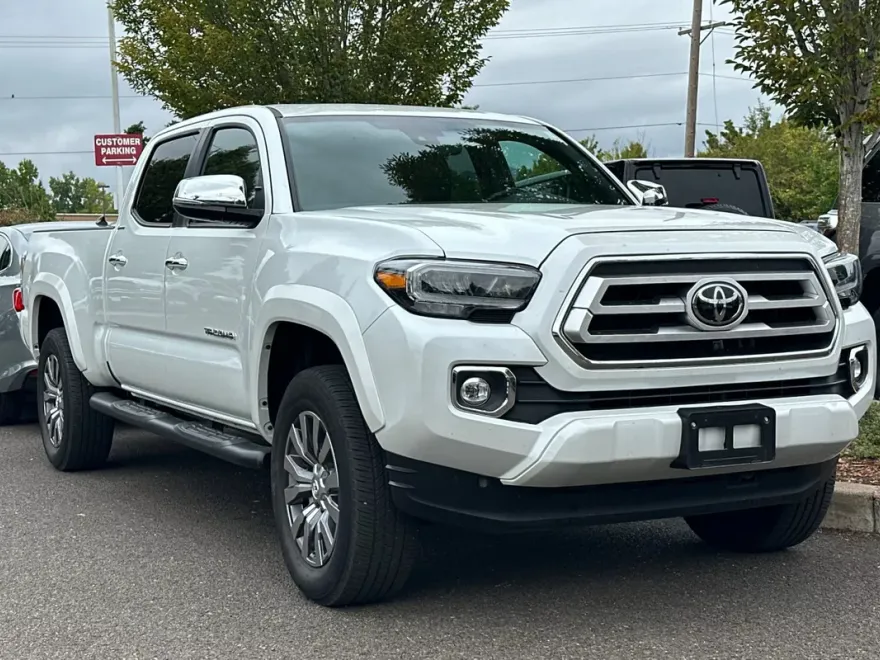 2023 Toyota Tacoma Limited photo 1