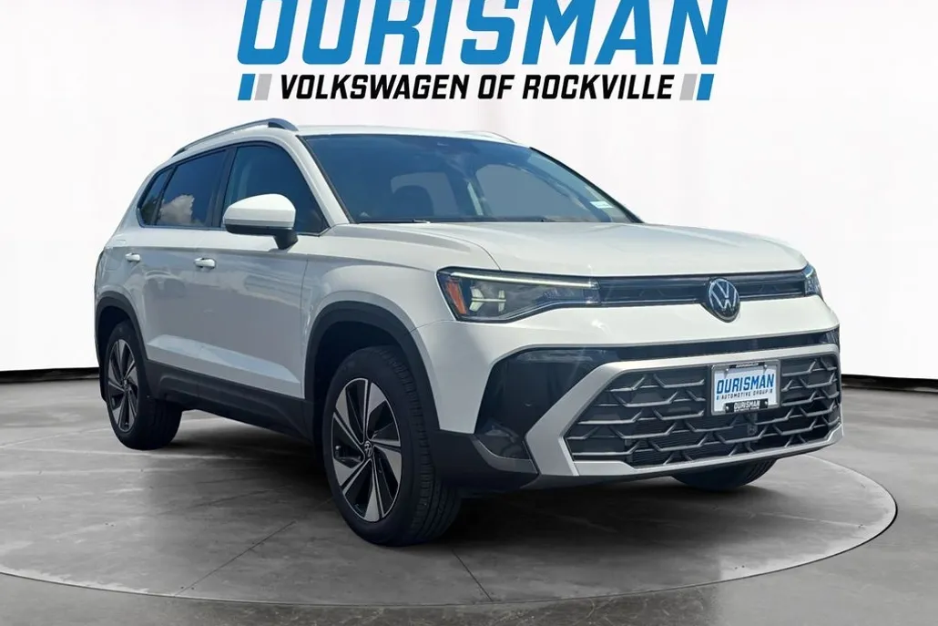 2025 Volkswagen Taos SE photo 1