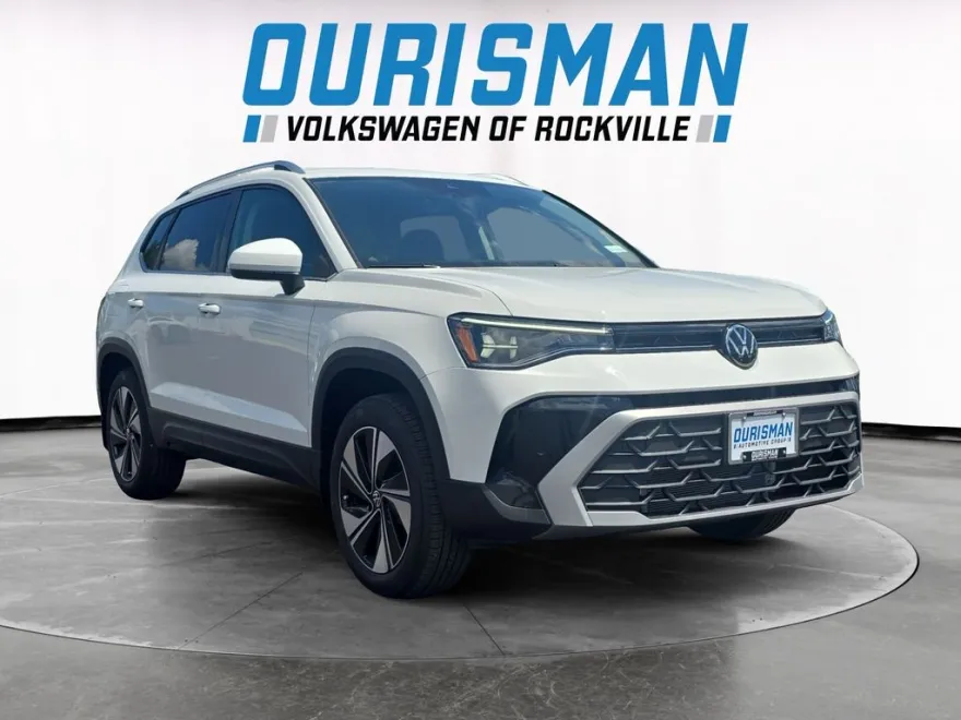 2025 Volkswagen Taos SE photo 1
