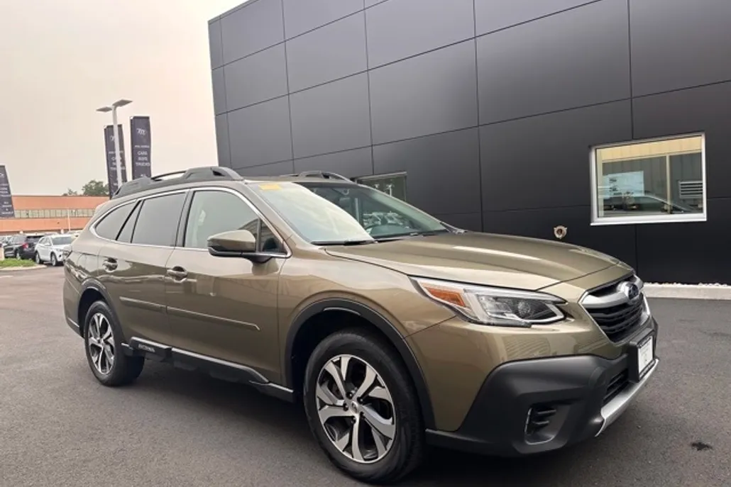 2022 Subaru Outback Limited XT photo 1