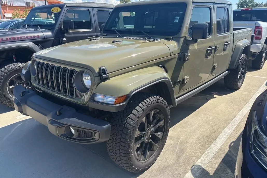 2025 Jeep Gladiator Sport photo 1