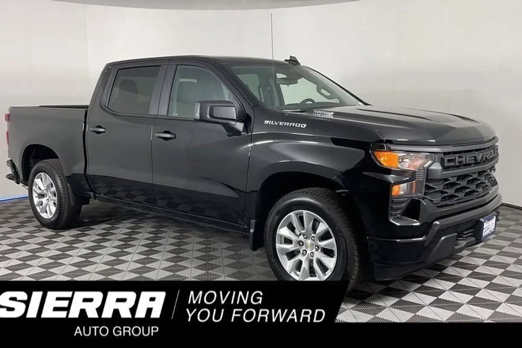 2025 Chevrolet Silverado 1500 Custom photo 1