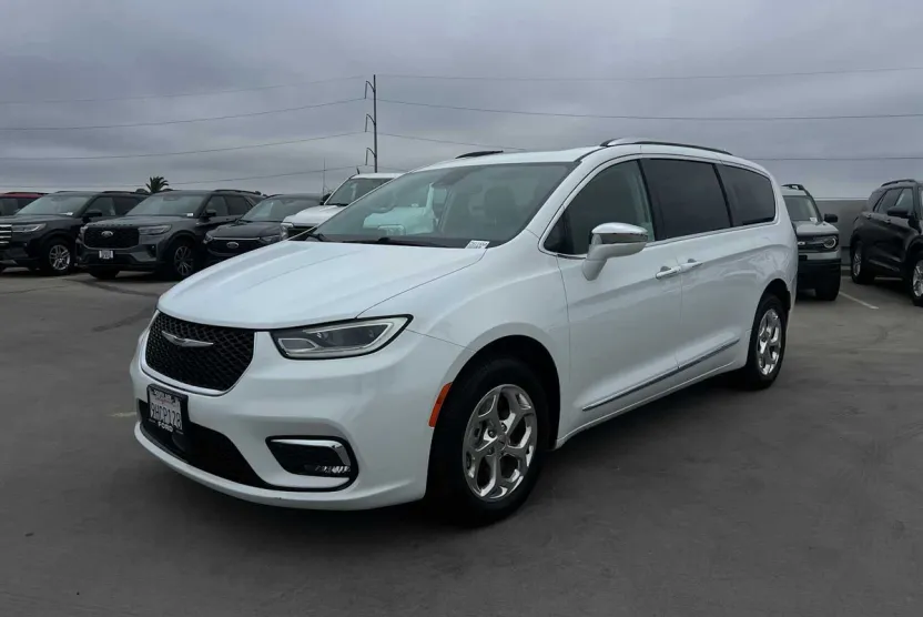 2021 Chrysler Pacifica Limited photo 1