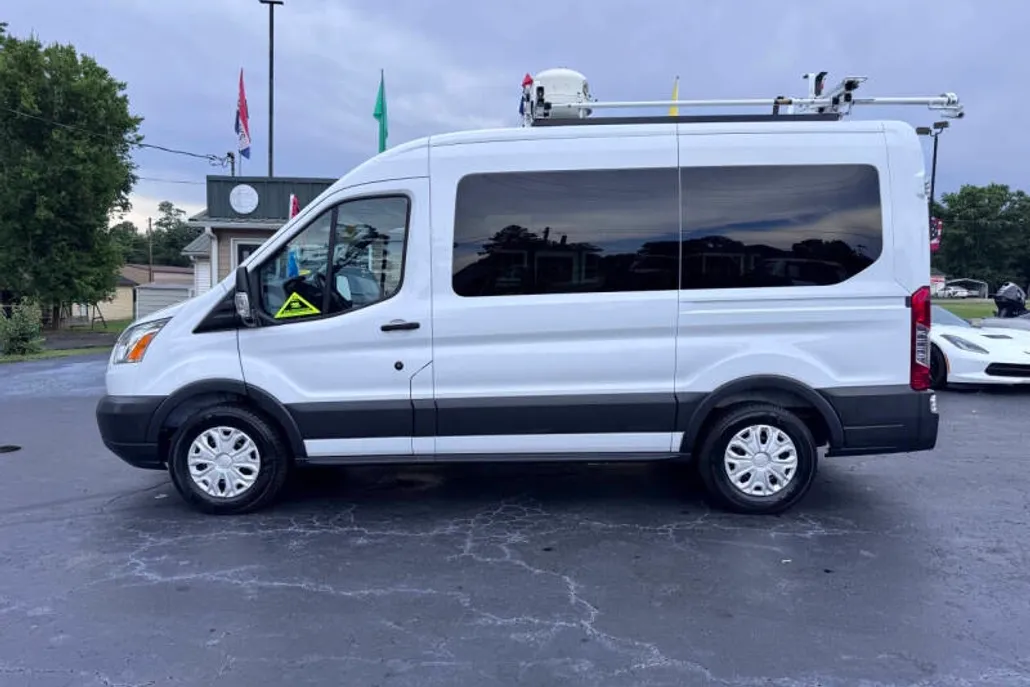 2017 Ford Transit XLT photo 1