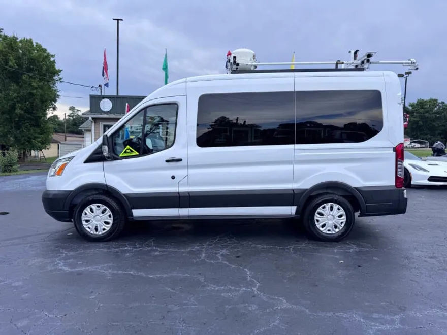 2017 Ford Transit XLT photo 1