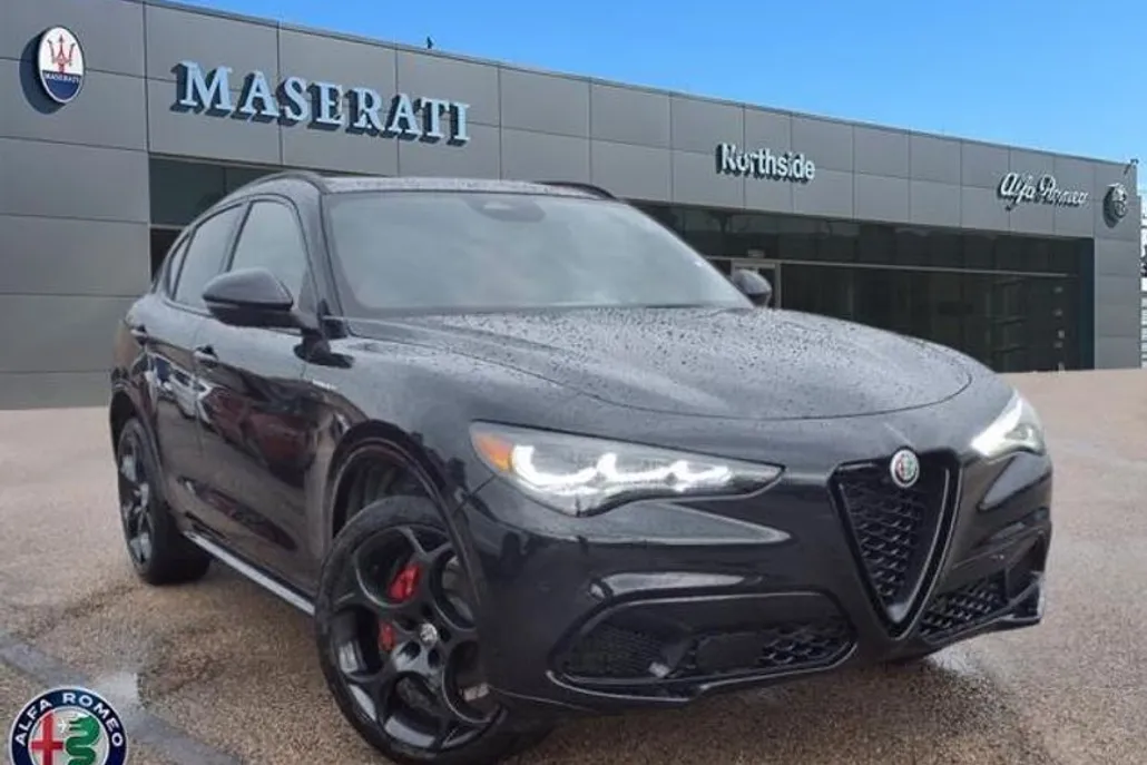 2025 Alfa Romeo Stelvio photo 1