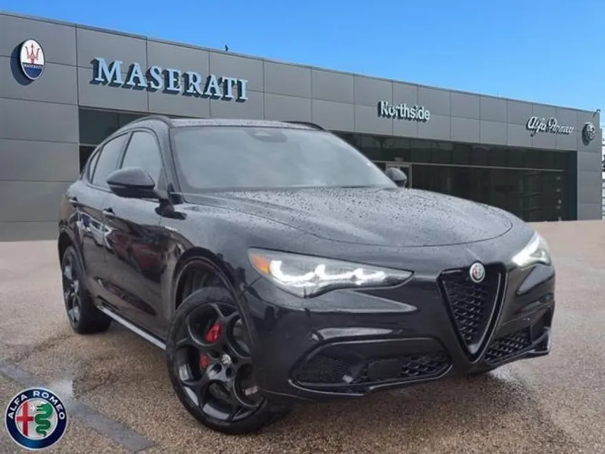 2025 Alfa Romeo Stelvio photo 1