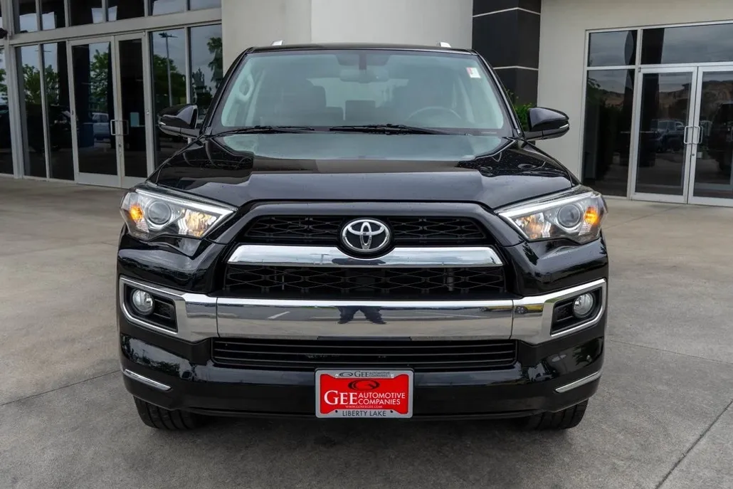 2016 Toyota 4Runner Limited photo 1