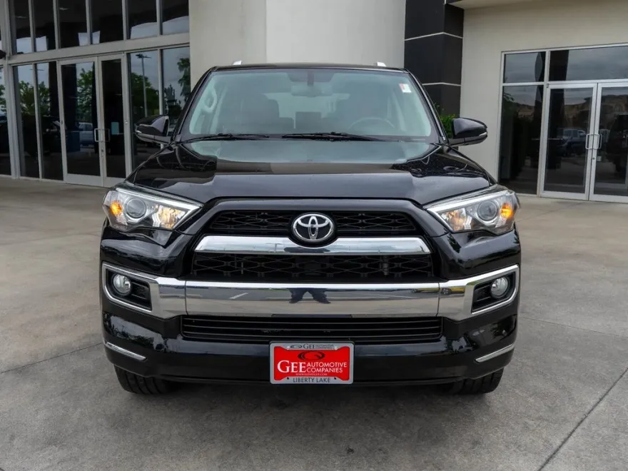 2016 Toyota 4Runner Limited photo 1