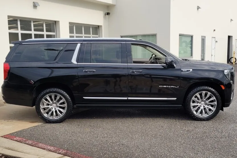 2021 Gmc Yukon XL Denali photo 1
