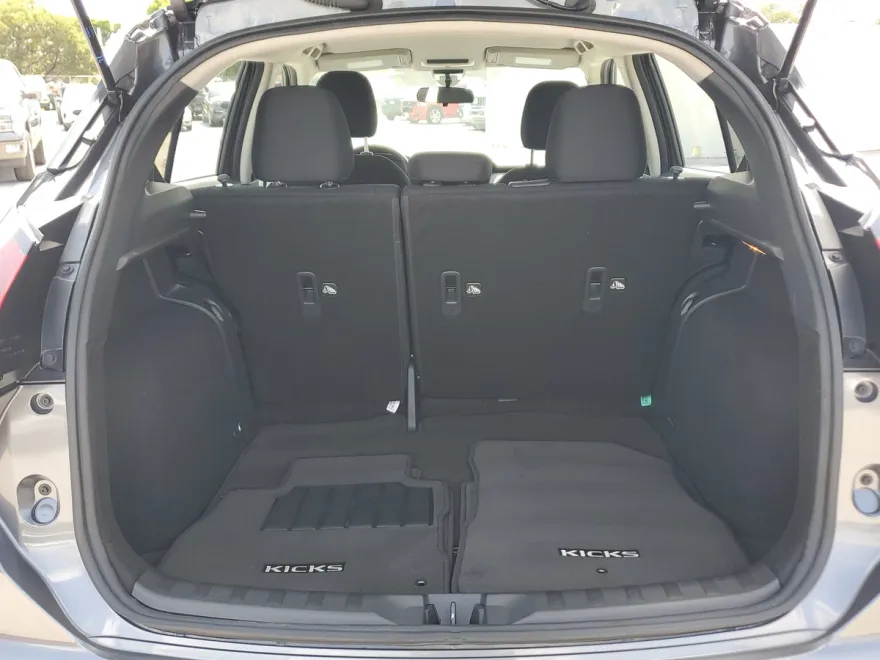 2024 Nissan Kicks S photo 1