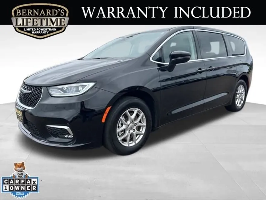 2024 Chrysler Pacifica Touring L photo 1
