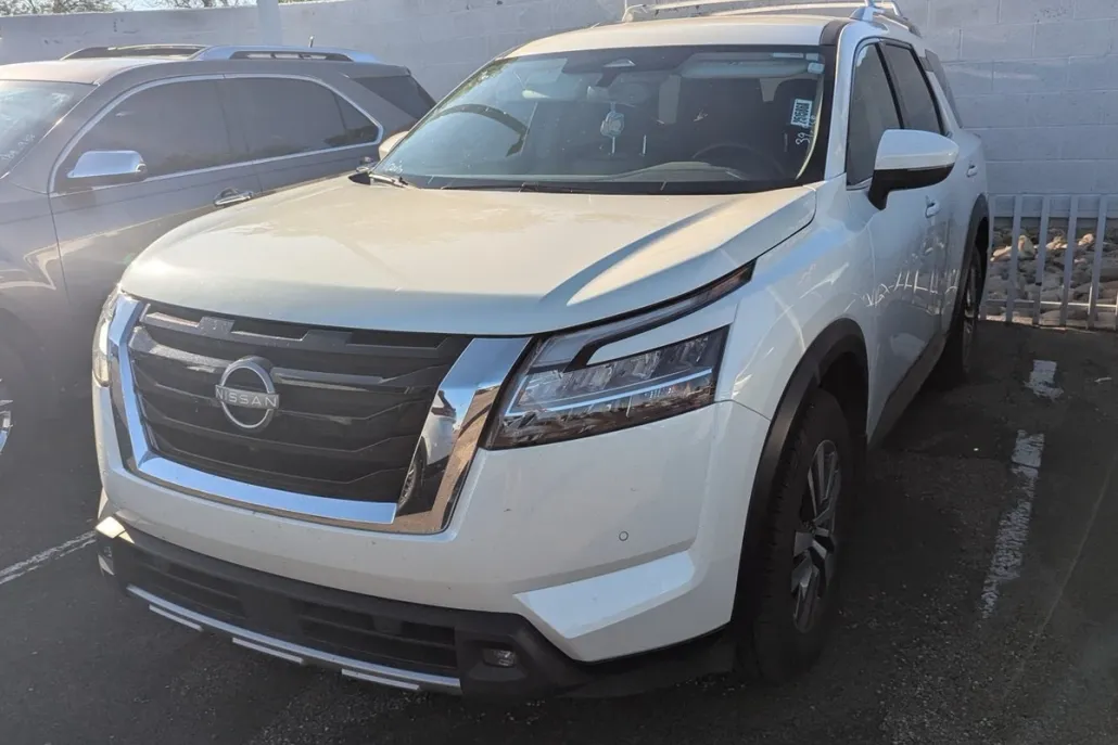 2022 Nissan Pathfinder SL photo 1