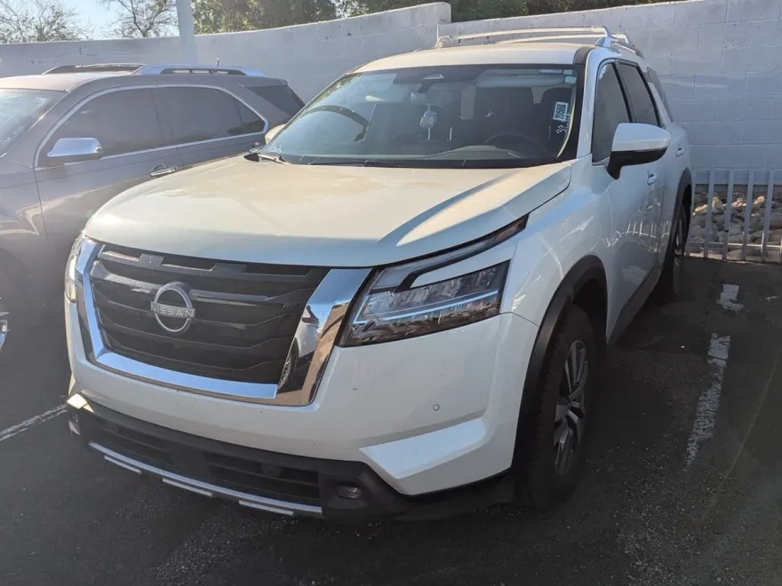 2022 Nissan Pathfinder SL photo 1