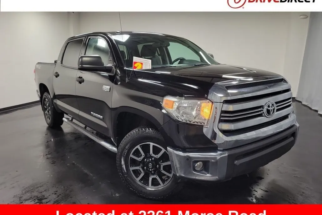 2017 Toyota Tundra SR5 CrewMax photo 1