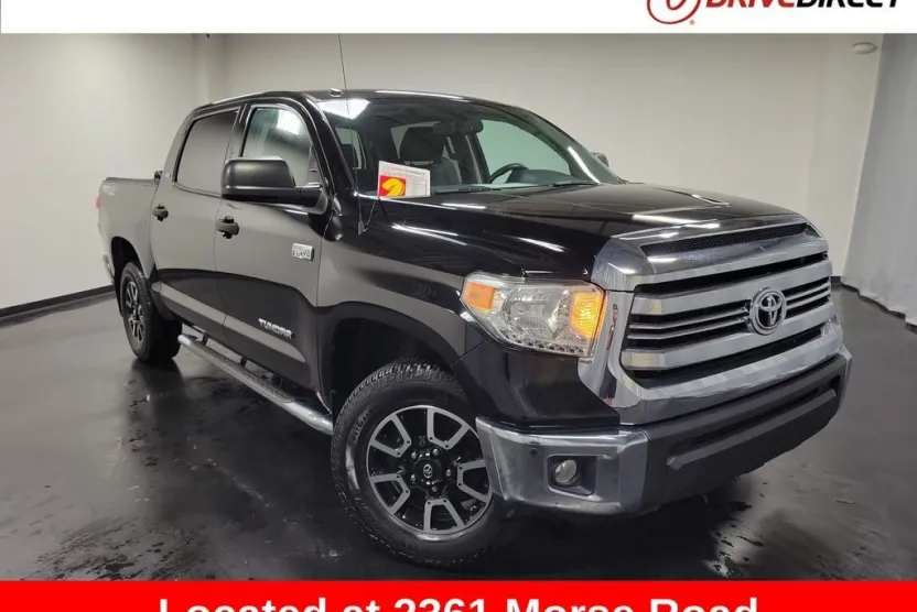 2017 Toyota Tundra SR5 CrewMax photo 1