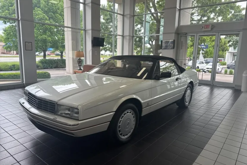 1990 Cadillac Allante photo 1
