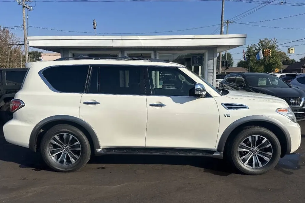 2017 Nissan Armada SL photo 1
