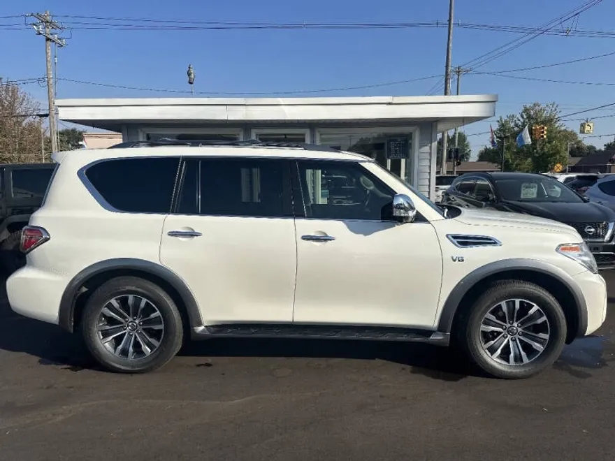 2017 Nissan Armada SL photo 1