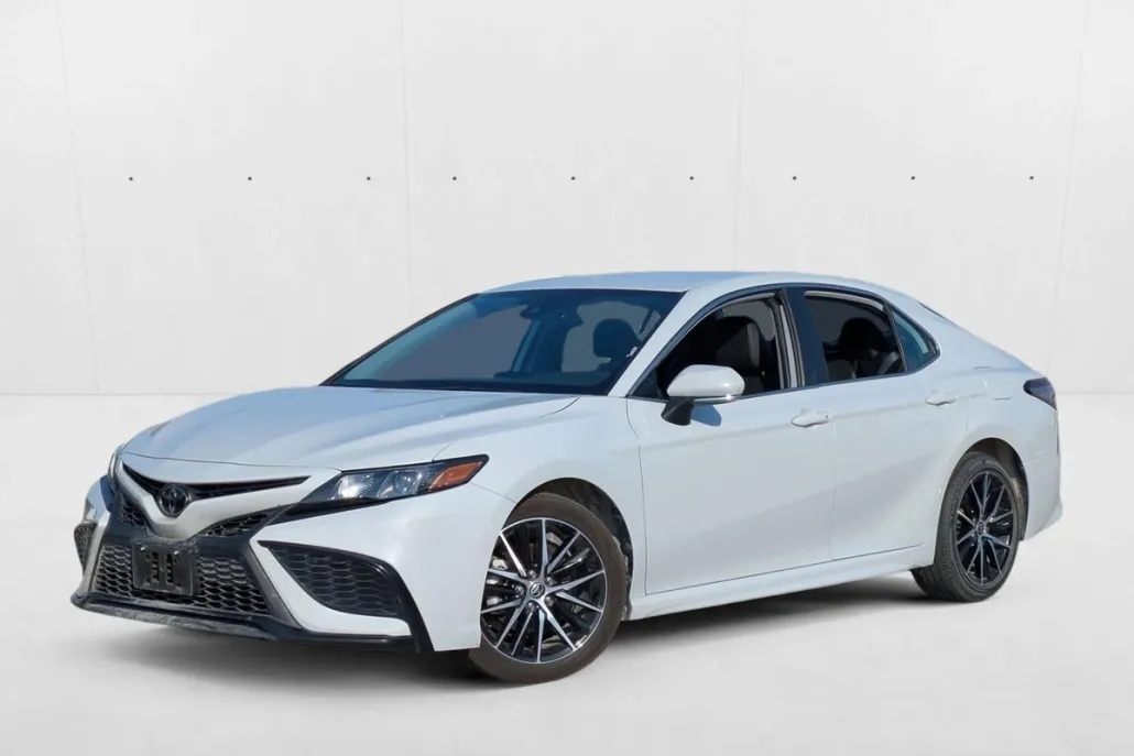 2023 Toyota Camry SE photo 1