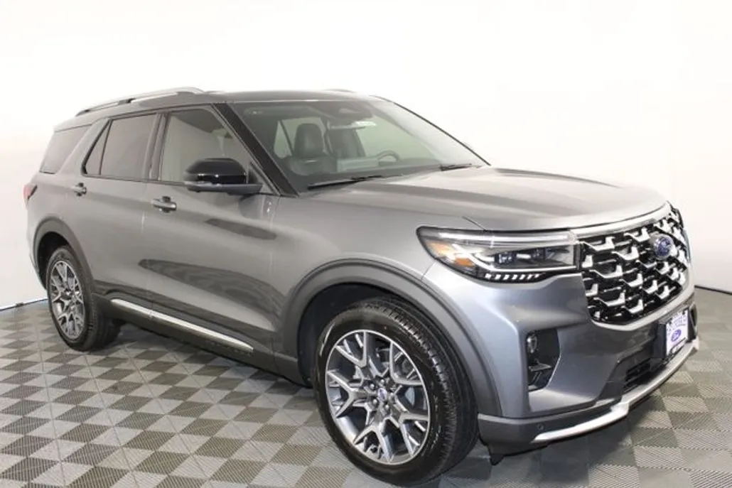 2025 Ford Explorer Platinum photo 1