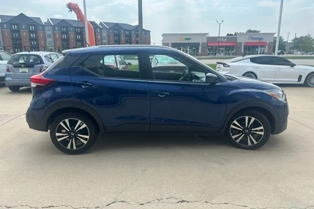 2019 Nissan Kicks SV photo 1