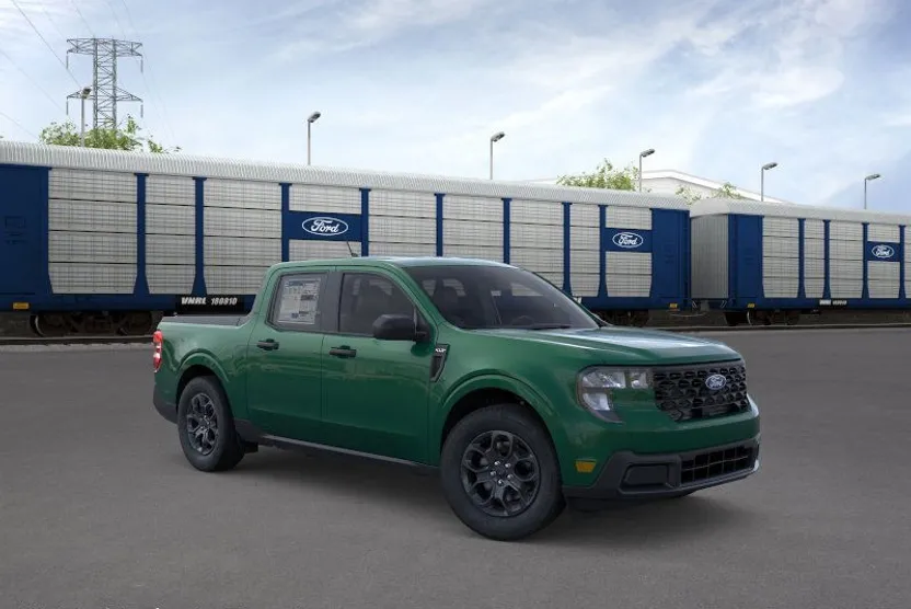 2025 Ford Maverick XLT photo 1