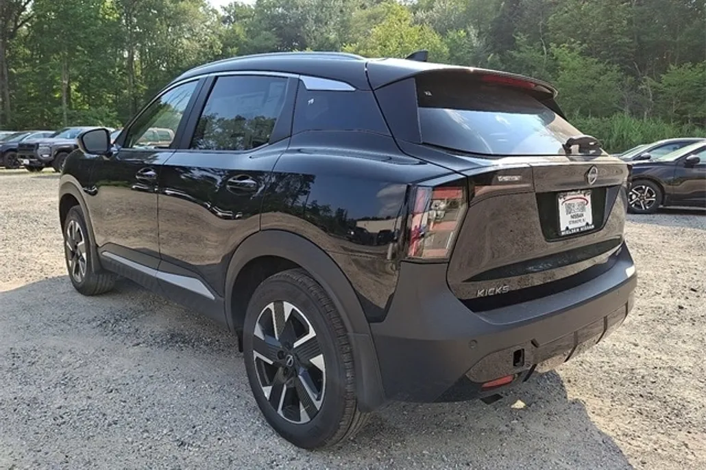 2025 Nissan Kicks SV photo 1