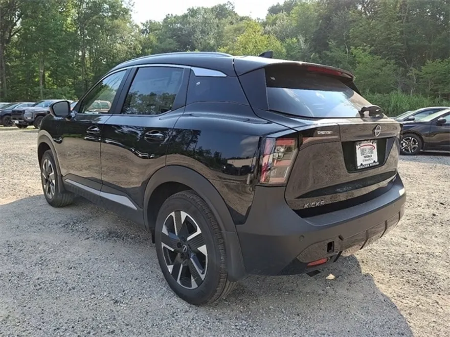 2025 Nissan Kicks SV photo 1