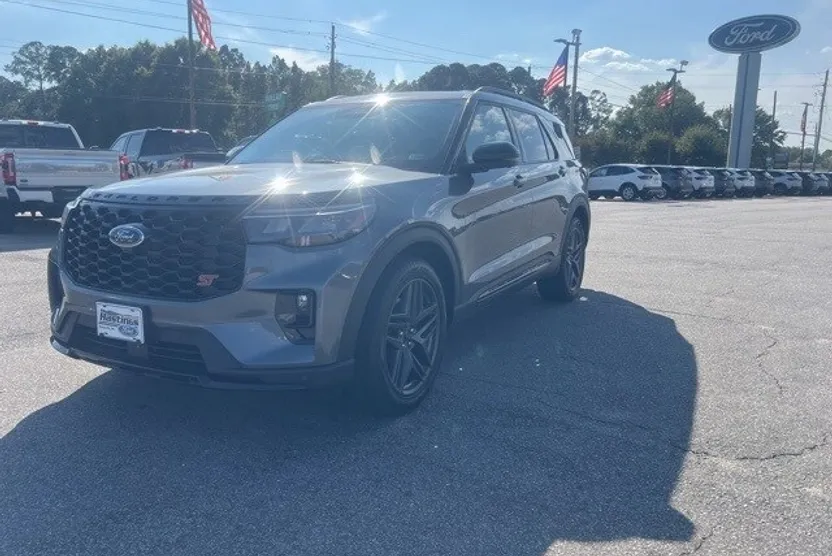 2025 Ford Explorer ST photo 1