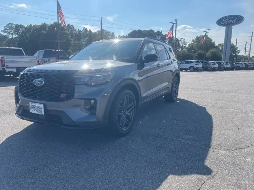 2025 Ford Explorer ST photo 1